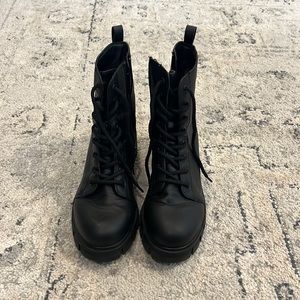 Combat boots